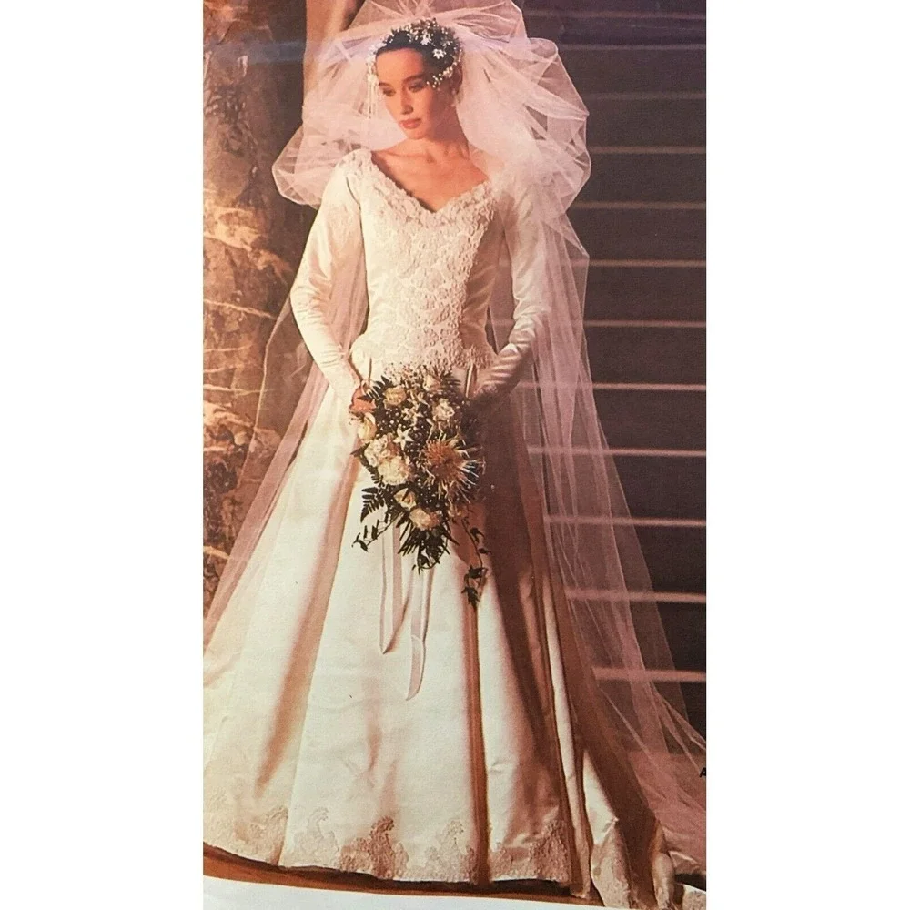 Vogue Bridal Edition Pattern 1980s Wedding Bride Bridesmaid Gowns 32.5